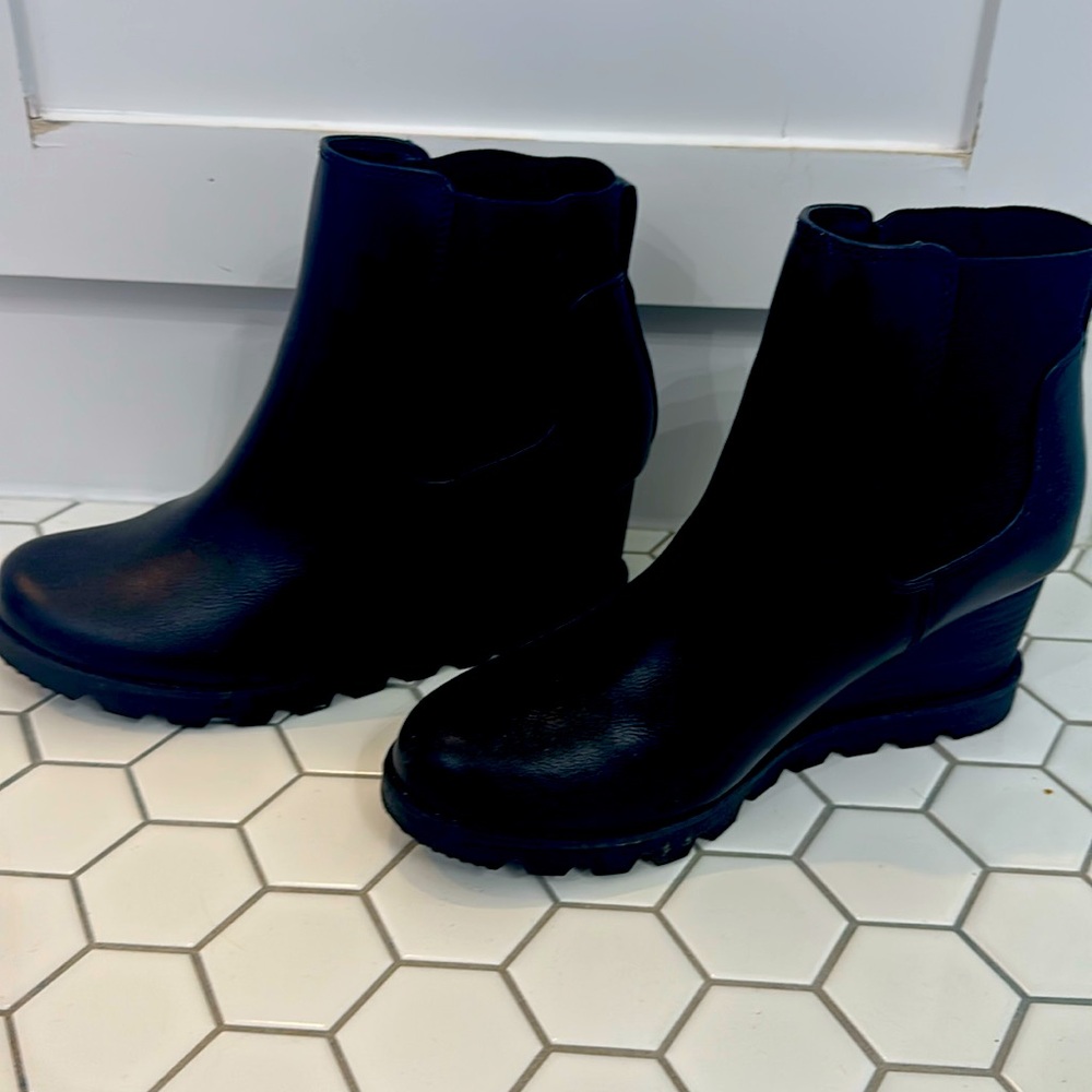 Universal Threads Black Booties